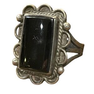 Vintage 1950s Native American Southwestern Black onyx Silver ring